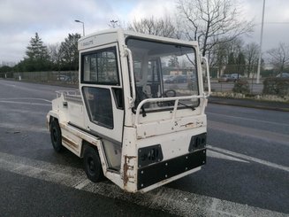 Tracteur de remorquage Charlatte T135 - 1