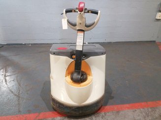 Transpalette accompagnant Crown WP3020