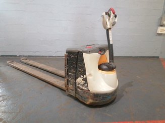 Transpalette accompagnant Crown WP3020