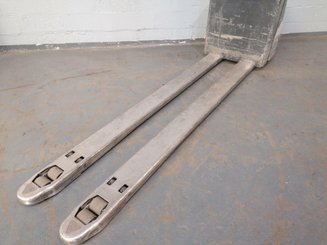 Transpalette accompagnant Crown WP2320-20