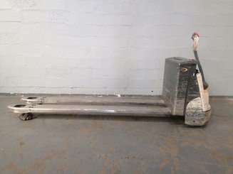 Transpalette accompagnant Crown WP2320-20