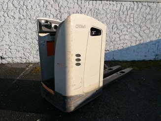 Transpalette porté debout Crown RT4000