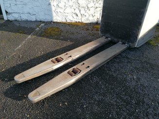 Transpalette porté debout Crown RT4000