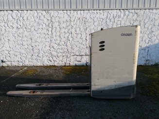 Transpalette porté debout Crown RT4000