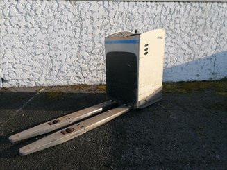 Transpalette porté debout Crown RT4000