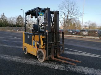 Chariot élévateur frontal 4 roues Caterpillar EC25