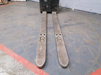 Transpalette accompagnant Caterpillar NPP20N2