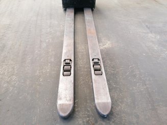 Transpalette accompagnant Caterpillar NPP20N2