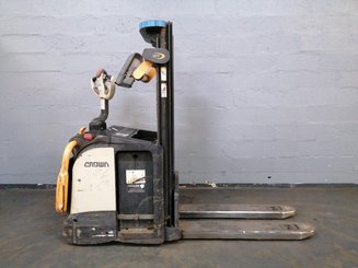 Gerbeur à plate-forme rabattable Crown DT3040 - 1