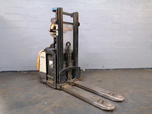 Gerbeur à plate-forme rabattable Crown DT3040 - 1