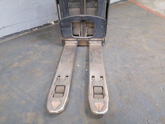 Gerbeur à plate-forme rabattable Crown DT3040 - 7
