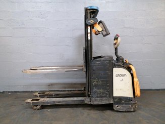 Gerbeur à plate-forme rabattable Crown DT3040 - 5