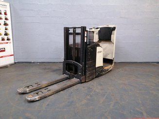 Gerbeur à plate-forme rabattable Crown DT3040