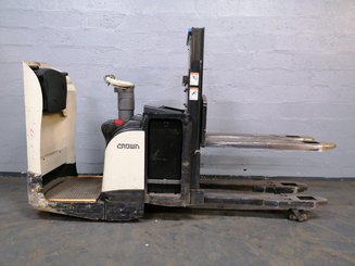 Gerbeur à plate-forme rabattable Crown DT3040