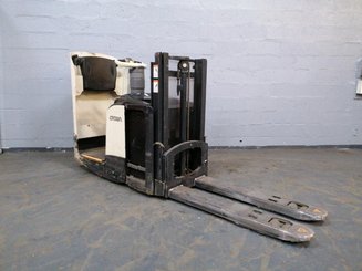Gerbeur à plate-forme rabattable Crown DT3040