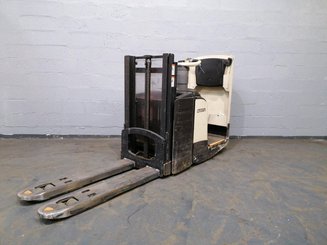 Gerbeur à plate-forme rabattable Crown DT3040