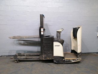 Gerbeur à plate-forme rabattable Crown DT3040