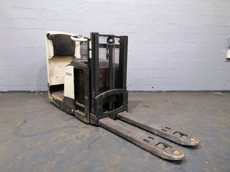 Gerbeur à plate-forme rabattable Crown DT3040