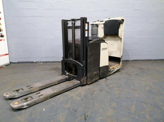 Gerbeur à plate-forme rabattable Crown DT3040