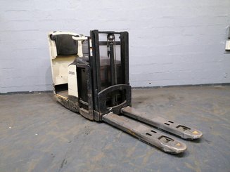 Gerbeur à plate-forme rabattable Crown DT3040