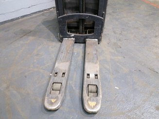 Gerbeur à plate-forme rabattable Crown DT3040