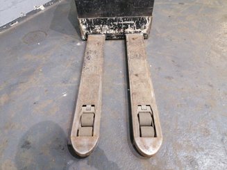 Transpalette accompagnant Caterpillar NPP20M