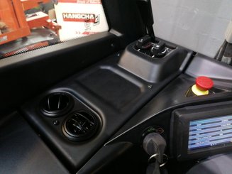 Chariot à mât rétractable Caterpillar NR20N2H