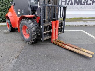 Chariot élévateur tout terrain Hangcha TT30-2