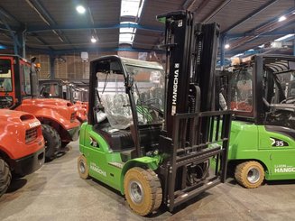 Chariot élévateur frontal 4 roues Hangcha XC30i