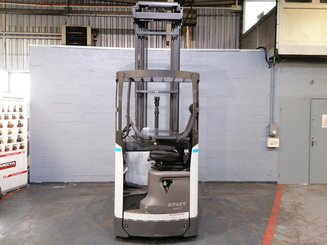 Chariot à mât rétractable UniCarriers COMPACT UND140 - 3