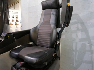Chariot à mât rétractable UniCarriers COMPACT UND140 - 8