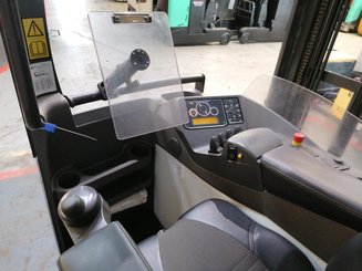 Chariot à mât rétractable UniCarriers COMPACT UND140 - 9