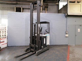 Chariot à mât rétractable UniCarriers COMPACT UND140 - 1
