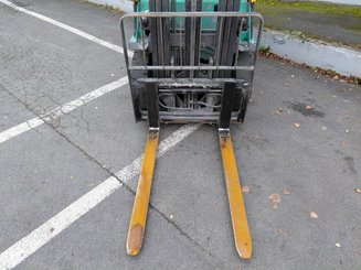Chariot élévateur frontal 4 roues Mitsubishi FG25NT