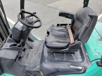 Chariot élévateur frontal 4 roues Mitsubishi FG25NT