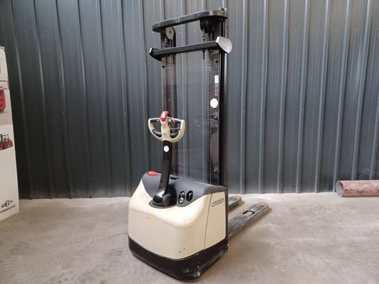 Gerbeur accompagnant Crown WF3000-1.0FT - 1