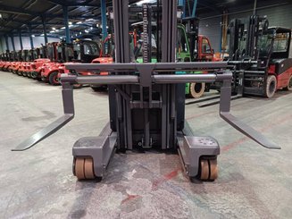 Chariot à mât rétractable multidirectionnel Mitsubishi RBM25 N3