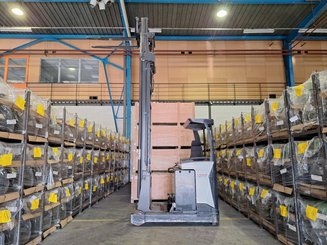 Chariot à mât rétractable UniCarriers UHD-200-DTFVXF-955