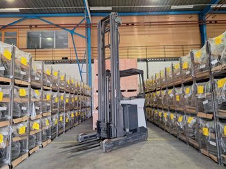 Chariot à mât rétractable UniCarriers UHD-200-DTFVXF-955