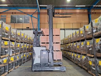 Chariot à mât rétractable UniCarriers UHD-200-DTFVXF-955