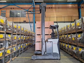 Chariot à mât rétractable UniCarriers UHD-200-DTFVXF-955