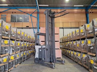 Chariot à mât rétractable UniCarriers UHD-200-DTFVXF-955