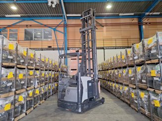 Chariot à mât rétractable UniCarriers UHD-200-DTFVXF-955