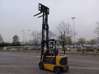 Chariot élévateur frontal 4 roues Caterpillar EP25K