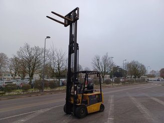 Chariot élévateur frontal 4 roues Caterpillar EP25K