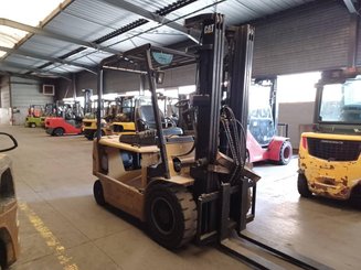 Chariot élévateur frontal 4 roues Caterpillar EP35K