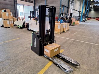 Gerbeur accompagnant Hangcha CDD16-AC2-I