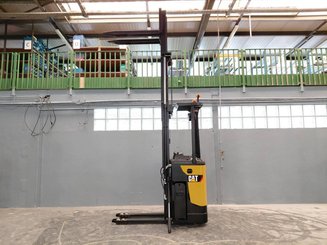 Gerbeur porté debout Caterpillar NSR16N