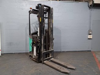 Gerbeur porté debout Caterpillar NSR20N