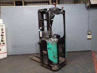 Gerbeur porté debout Caterpillar NSR20N